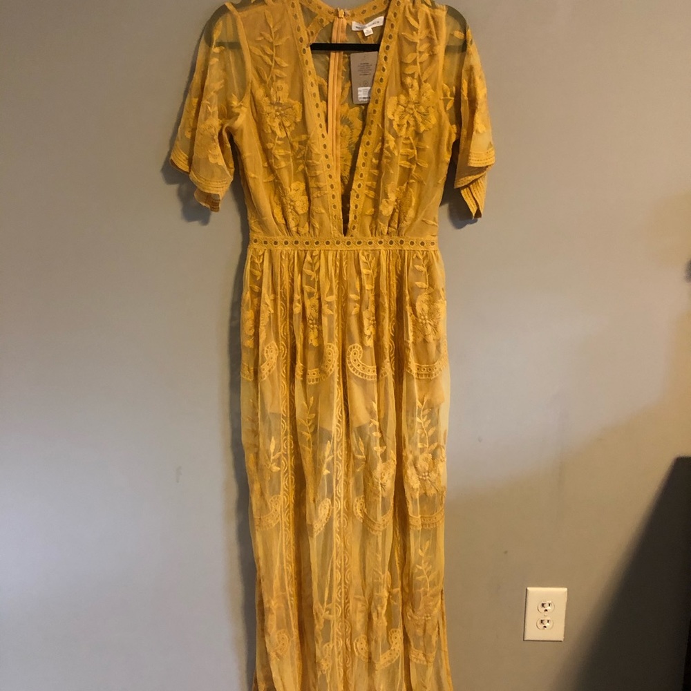 Super cute mustard lace maxi shorts underneath NWT